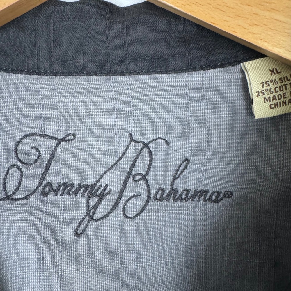 Tommy Bahama Mens XL Silk Blend Embroidered Floral Panel Camp Shirt Black Grey - Picture 3 of 5